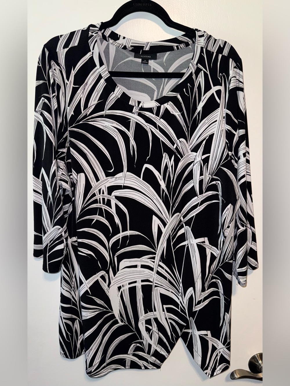 Alfani Black & White Palm-Print Scoop Neck Tunic